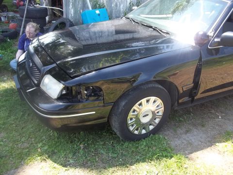 2004 Ford Crown Victoria photo