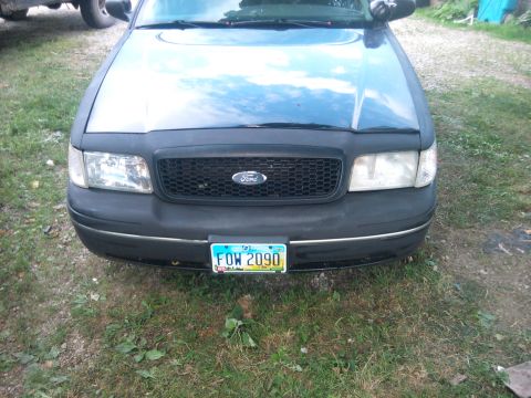 2004 Ford Crown Victoria photo