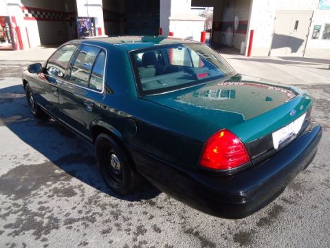 2003 Ford Crown Victoria photo