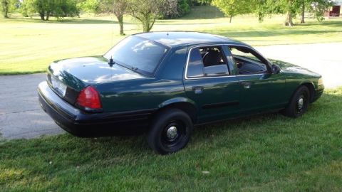 2003 Ford Crown Victoria photo