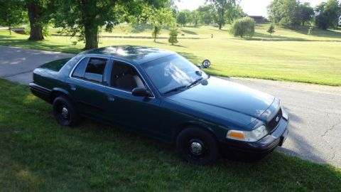 2003 Ford Crown Victoria photo