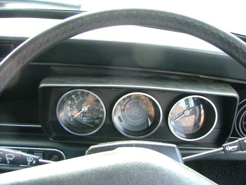 1980 MINI Cooper - Interior view of a 1980 MINI Cooper dashboard, a central speedometer and surrounding gauges.