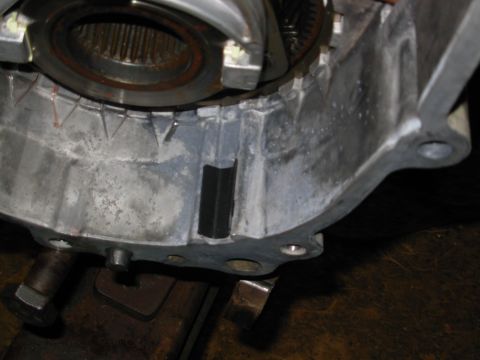 1983 Ford Bronco - The stay arm is too long to place this here now - I'll have to insert it as I assemble the casehalves, at the same time I'm aligning the sh…