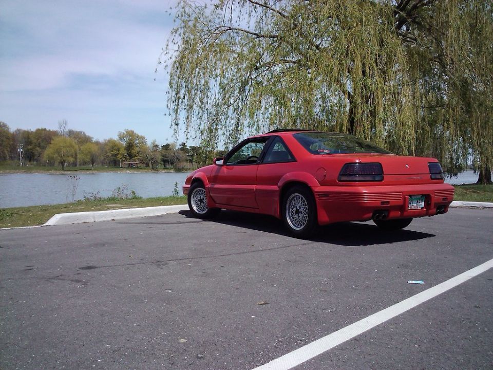 1991 Pontiac Grand Prix coupe, rear 3/4 view, red