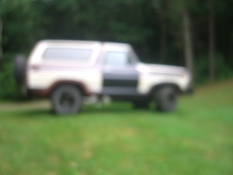 1979 Ford Bronco - This Ford Bronco appears to be from the late 1970s, possibly a 1978 model.