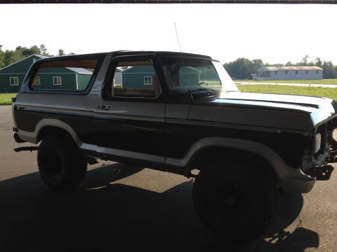 1979 Ford Bronco - This Ford Bronco appears to be from the late 1970s, possibly a 1978 model, with a two-tone paint scheme.