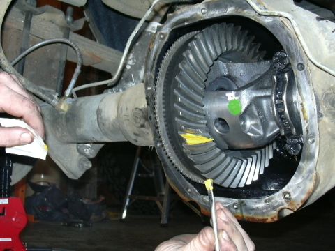 1991 Ford Bronco - Painting some teeth to check pinion depth