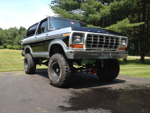 1979 Ford Bronco - This lifted 1978 Ford Bronco features a two-tone black and silver paint scheme and aggressive off-road tires.