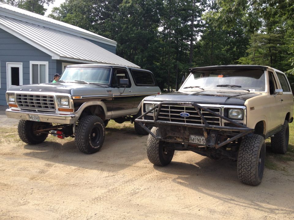 1979 Ford Bronco, silver/black, 3q-front view