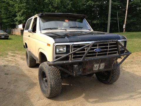 1979 Ford Bronco - This 1979 Ford Bronco is equipped with a heavy-duty aftermarket front bumper and off-road tires.