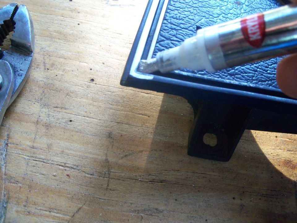 This pic shows the way I started to apply the finish, I always start in the corners and work from there.