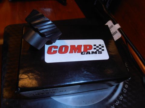 1990 Ford Bronco - A Comp Cams part sits on top of its product box.