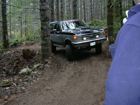 1991 Ford Bronco - Tight squeeze on Powerline