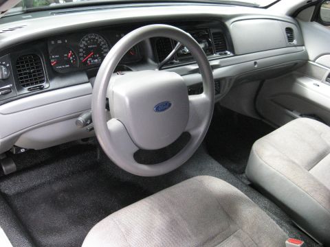 2005 Ford Crown Victoria photo
