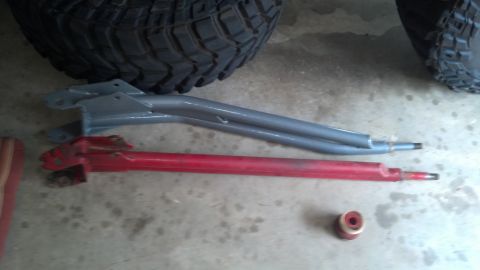 1992 Ford Bronco - Rancho arms next to the new Procomp arms. Scored them from Summit scratch and dent for 80 bucks.