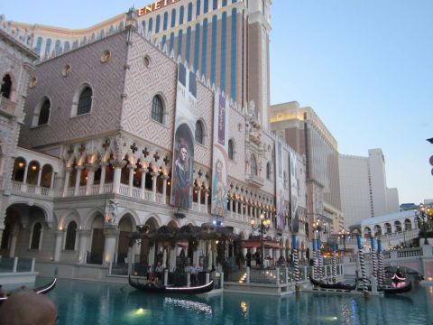 1991 Ford LTD Crown Victoria - Gondolas float on a canal in front of buildings designed to resemble Venice.