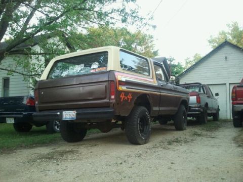 1979 Ford Bronco - This 1978 Ford Bronco is parked in a driveway with other vehicles and a garage in the background.