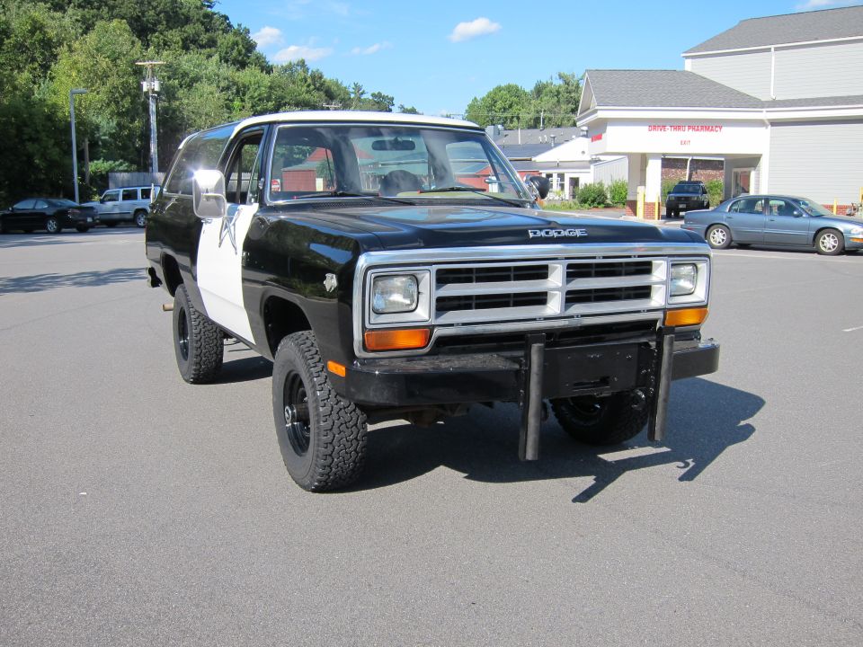 1987 Dodge Ramcharger, black and white two-tone paint, aftermarket front bumper