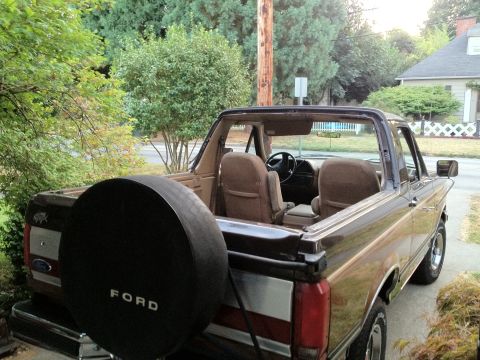 1991 Ford Bronco - This Ford Bronco appears to be a 1992 model, not a 1991 as claimed.