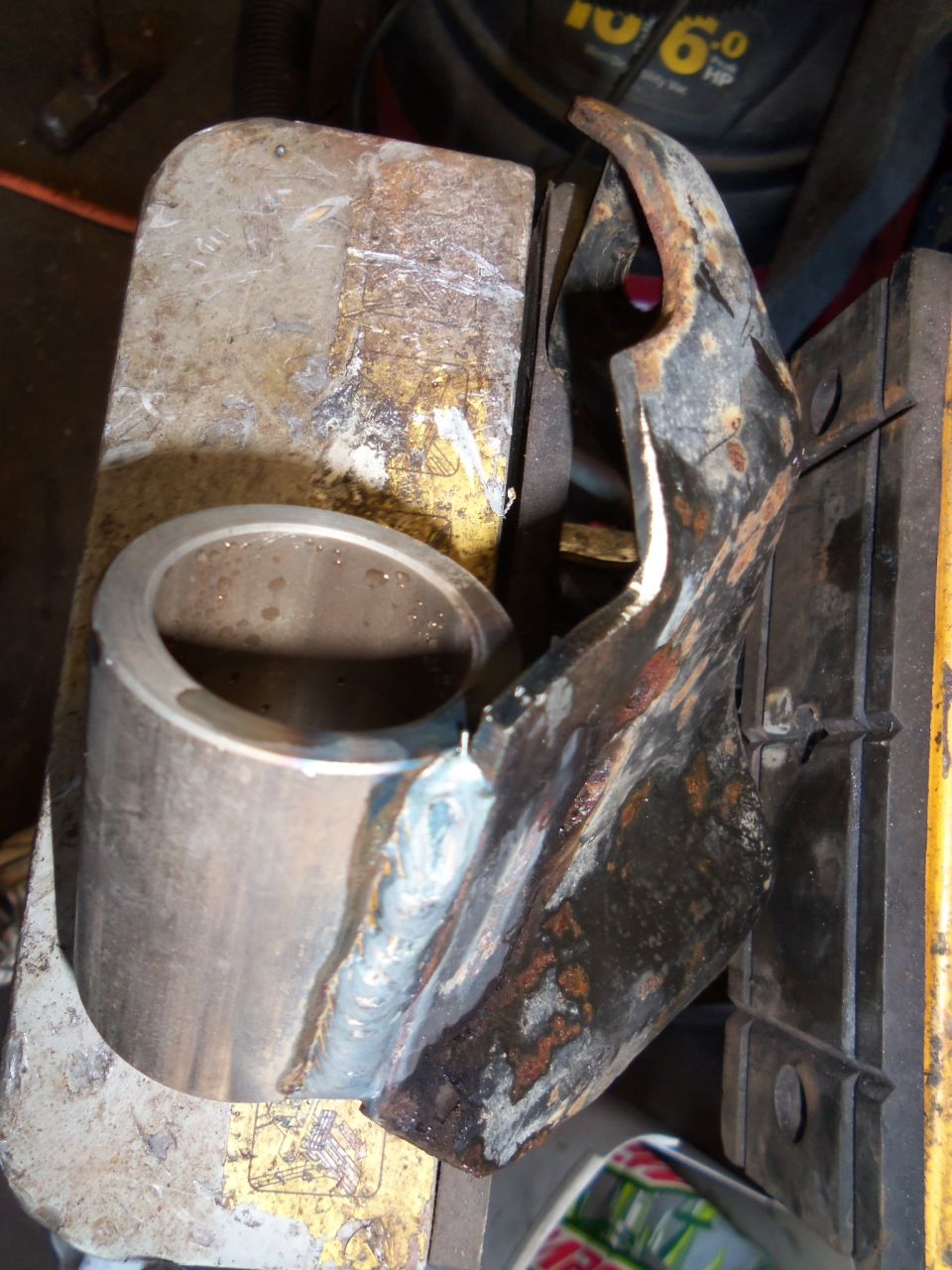 Welded metal part with a cylindrical opening