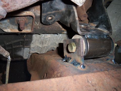 1987 Ford Ranger - A custom-fabricated engine mount bracket is shown, a large bolt and bushing for vibration dampening.