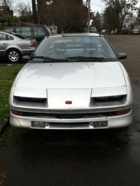 1990 Geo Storm GSi - Front view of a silver 1990 Geo Storm GSi parked outdoors.
