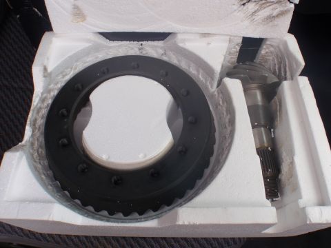 2000 Dodge 1500 - Differential gear set, including a ring gear and pinion, is packaged in foam for protection.