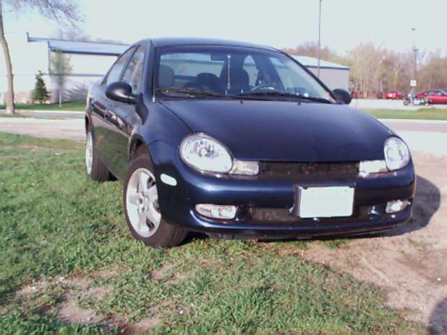 Dark blue 2000 Dodge Neon sedan parked on grass, front view