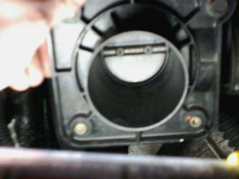 2000 Dodge Neon - Close-up of a vehicle's throttle body, with the Supermotors.net logo visible at the bottom right.