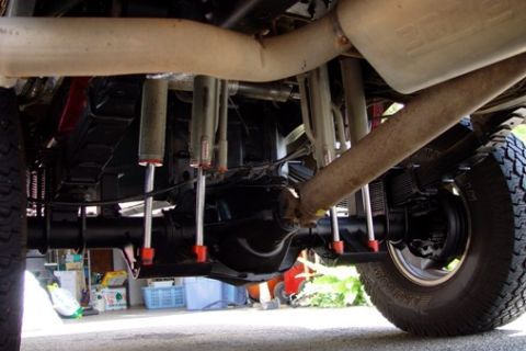 2000 Ford Excursion - Rear shocks
