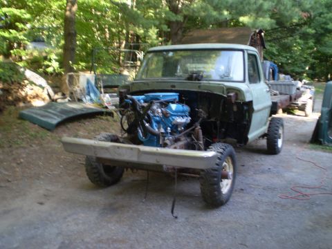 1979 Ford Bronco - This 1979 Ford F-250 truck is shown from the front with its engine compartment open and the hood off.