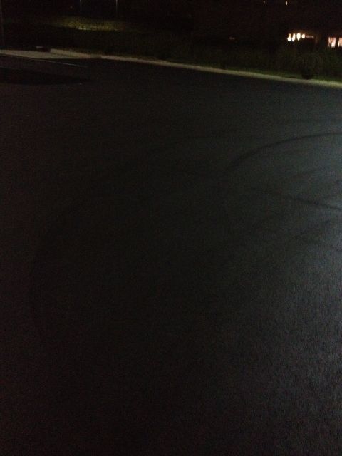 2007 Ford Mustang - Tire marks are visible on the dark asphalt surface.