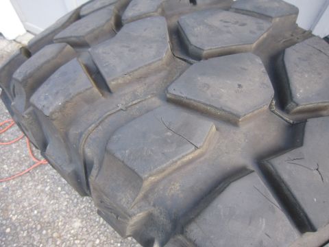 1974 Ford Bronco - Tire 4
