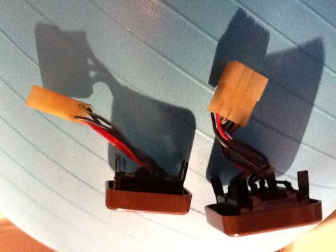 1988 Suzuki Samurai - Two electrical connectors with yellow plugs and red/black wires are shown against a blue background.