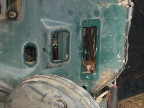 1988 Ford Bronco - These are the 3 main bulkhead connectors. The far right is for main computer as it sits in that rusty bracket... You can see i already star…