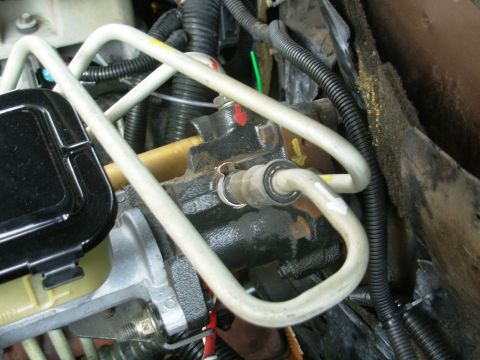 1997 Chevrolet Silverado 3500 - With the loop open this much, the hose can be removed easily.