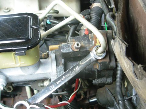 1997 Chevrolet Silverado 3500 - The PS feed port uses a 16mm inverted flare nut; the supply port is 18mm.
