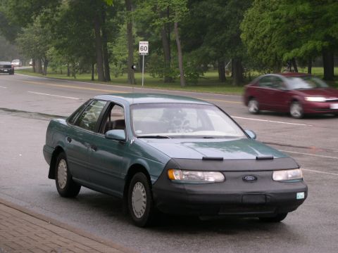 1999 Ford Taurus