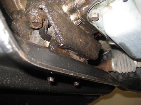 1989 Ford Bronco - Losing lots of fluid daily.