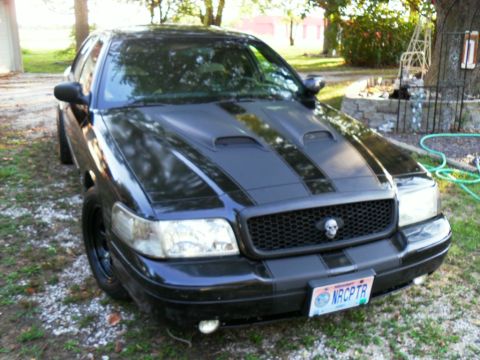 2001 Ford Crown Victoria photo