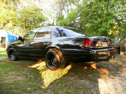 2001 Ford Crown Victoria photo