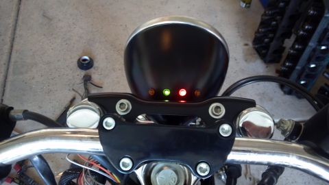 2002 Harley-Davidson XL Sportster - The dashboard of a motorcycle shows indicator lights and handlebars, with a watermark for Supermotors.net.