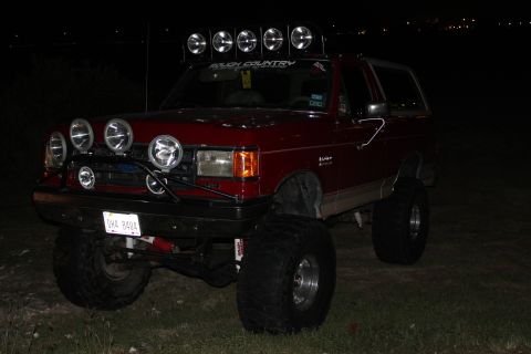 1990 Ford Bronco - This lifted 1990 Ford Bronco is equipped with numerous auxiliary lights for nighttime off-roading.