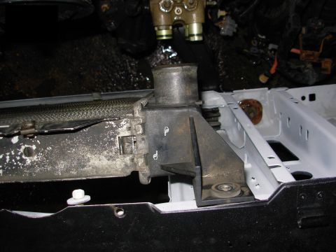 1983 Ford Bronco - The leak is so small it's not visible - only a tiny speck of liquid at one end of the crack suggests its location. GO TO THE NEXT PIC...