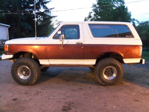 1989 Ford Bronco - This lifted Ford Bronco, with its distinctive two-tone paint scheme, is viewed from its side profile.