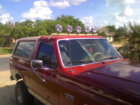 1990 Ford Bronco - This 1990 Ford Bronco is equipped with a light bar on its roof.