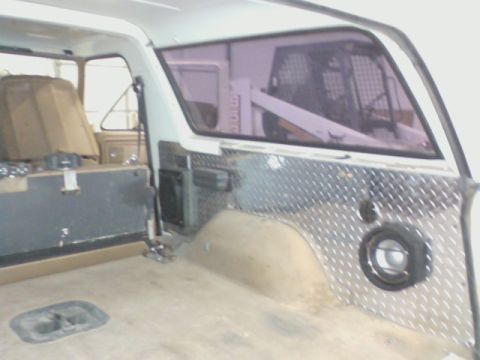 1986 Ford Bronco - Nice pretty diamond plate. And new mounts for the 6x9's as well as my first subwoofer mount