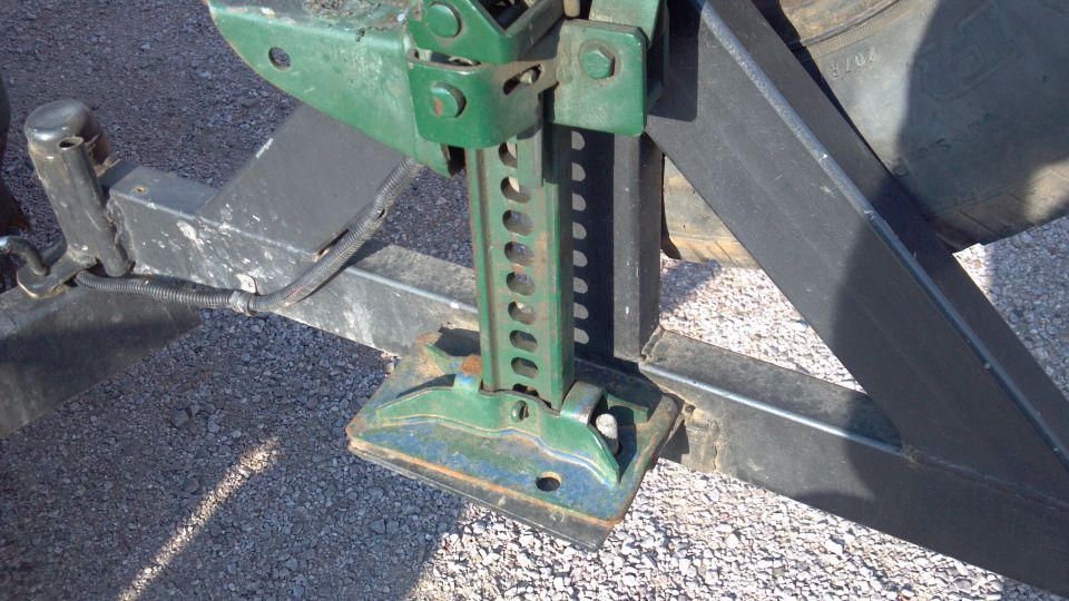 The pad for my hi-lift jack mount.  The bolt acts as a pin to keep the jack in place.