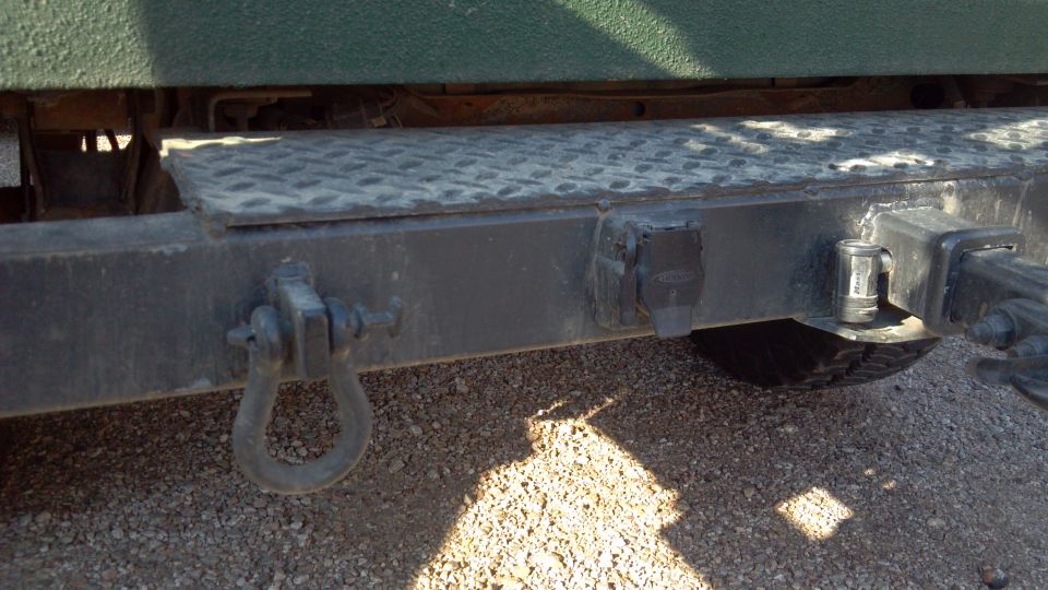 Rear bumper:  D-ring mounts   the trailer electrical hookup.