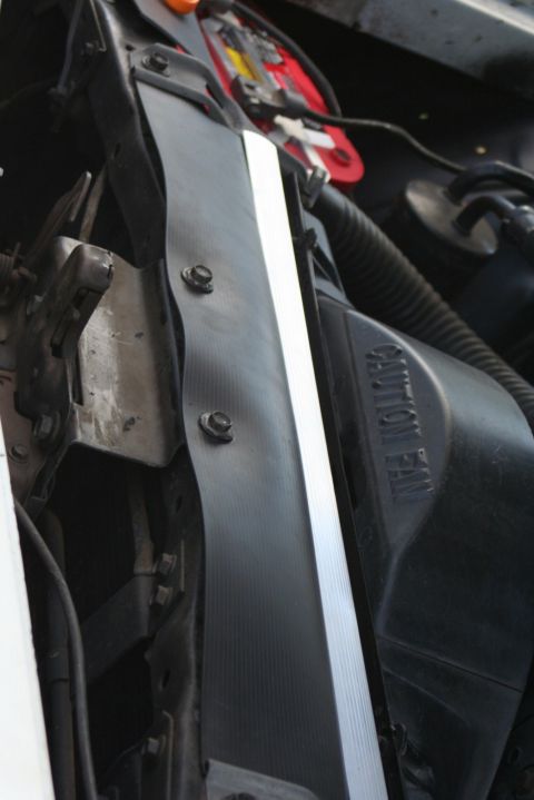 1976 Ford Ranchero - The black plastic shroud around the fan has a warning label.